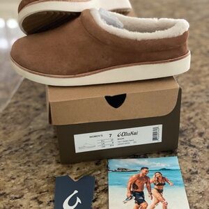 BRAND NEW ~ OluKai Women's Tan Slip-On Shoes with White Lining